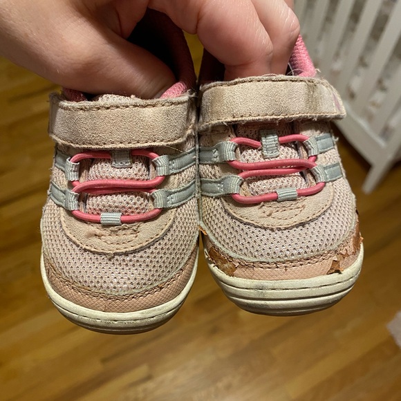 Strode Rite Sneakers - Picture 2 of 5